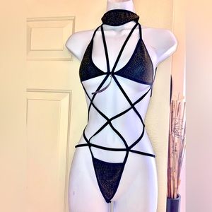 Rave/Exotic dancer attire. O/S. Stretchy. Black and Gold. Sparkly.